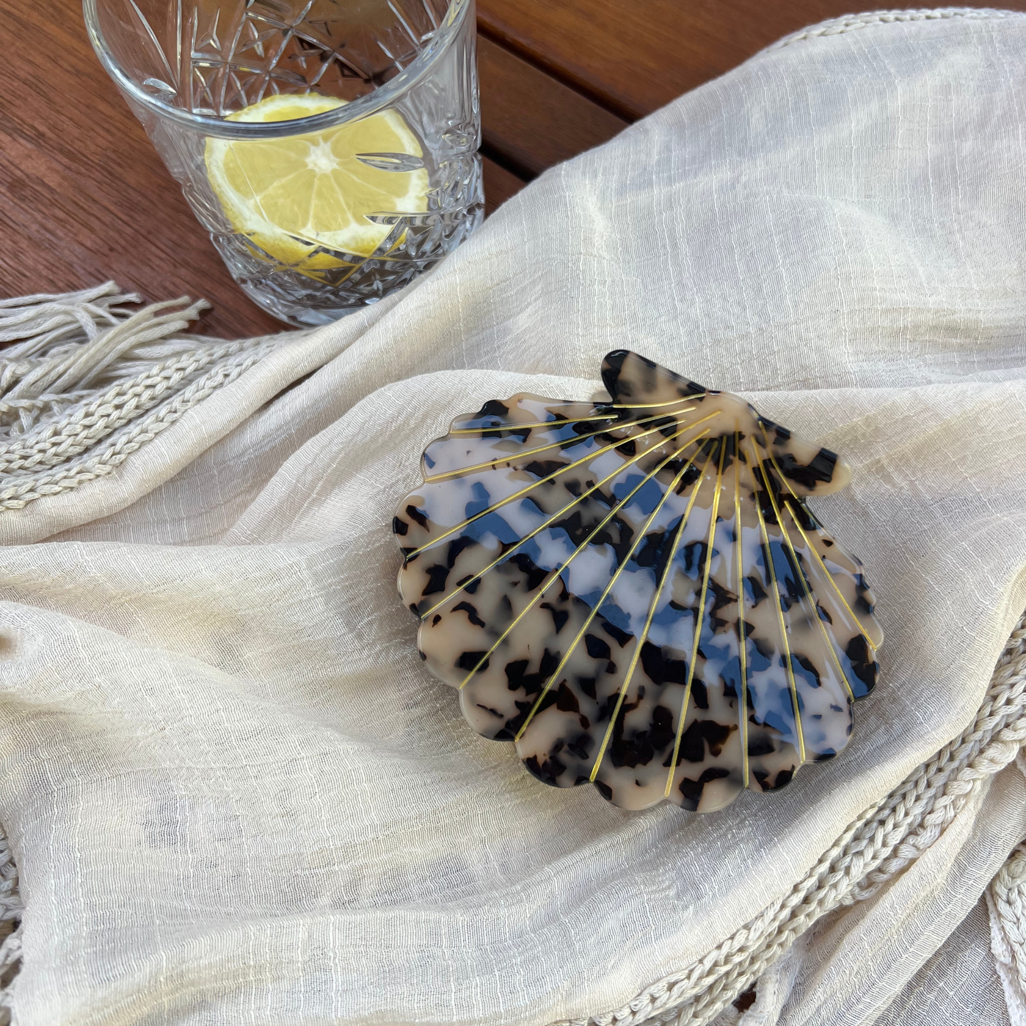 Giant Clam Hair Claw